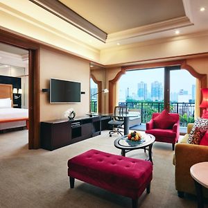 1 King Club Premier Suite